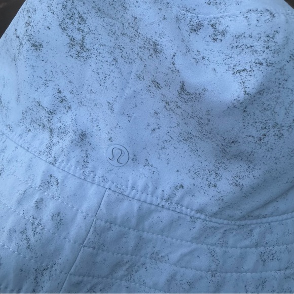 Lululemon Athletica reversible Bucket Hat - Picture 3 of 6